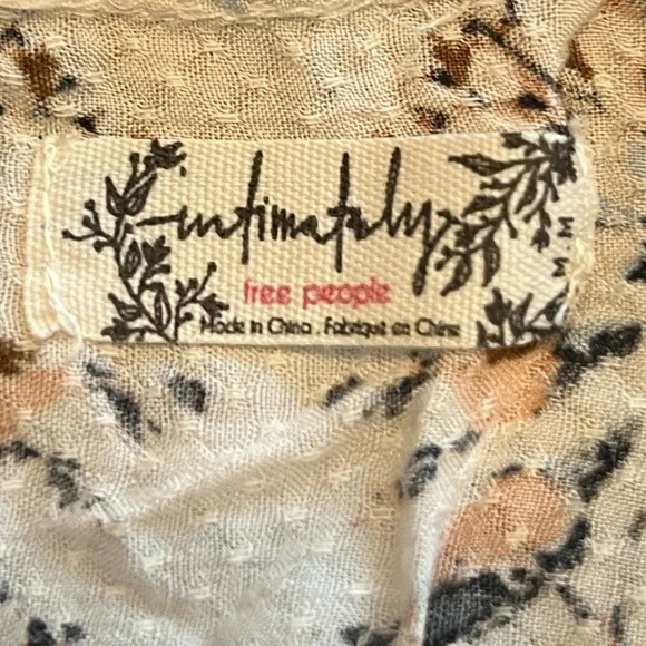 Sleeveless High-Low Floral Paisley Dress in White and Brown - Picture 5 of 7